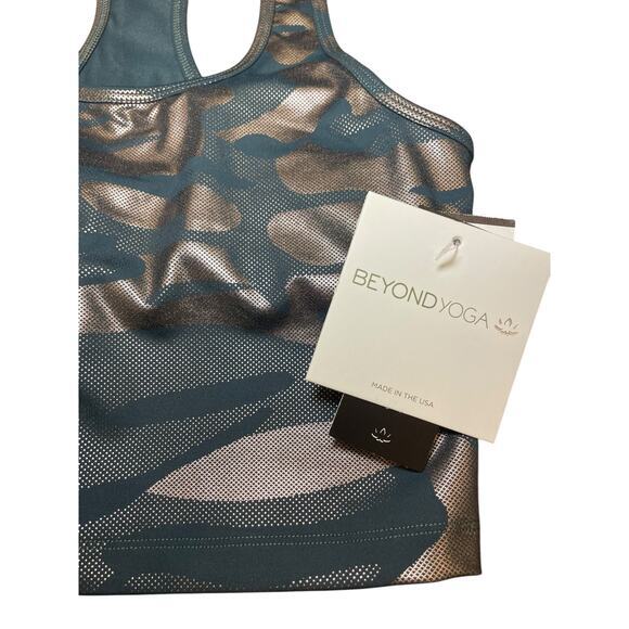 NWT Beyond Yoga Women XS & S Sizes First Class Shiny Metallic Camo Cropped Tank - Picture 4 of 12